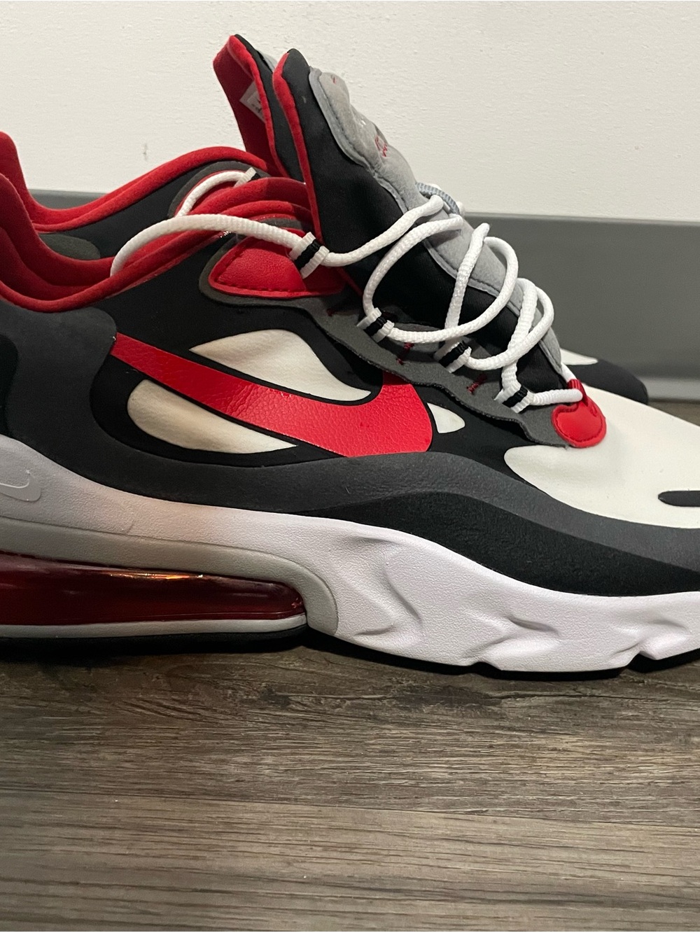 MENS NIKE AIR MAX 270 REACT BLACK IRON GREY UNIVERSITY RED size 12